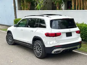 Mercedes Benz GLB 180 AMG Premium Plus 2023