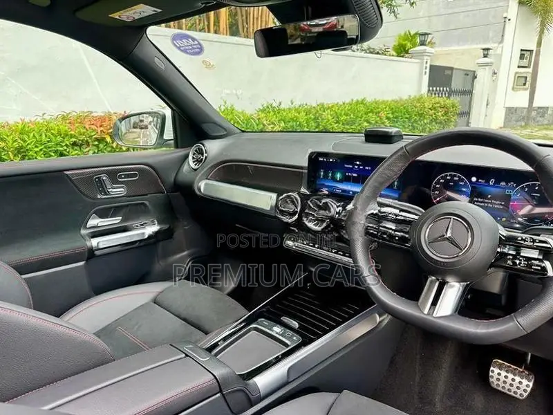 Mercedes Benz GLB 180 AMG Premium Plus 2023
