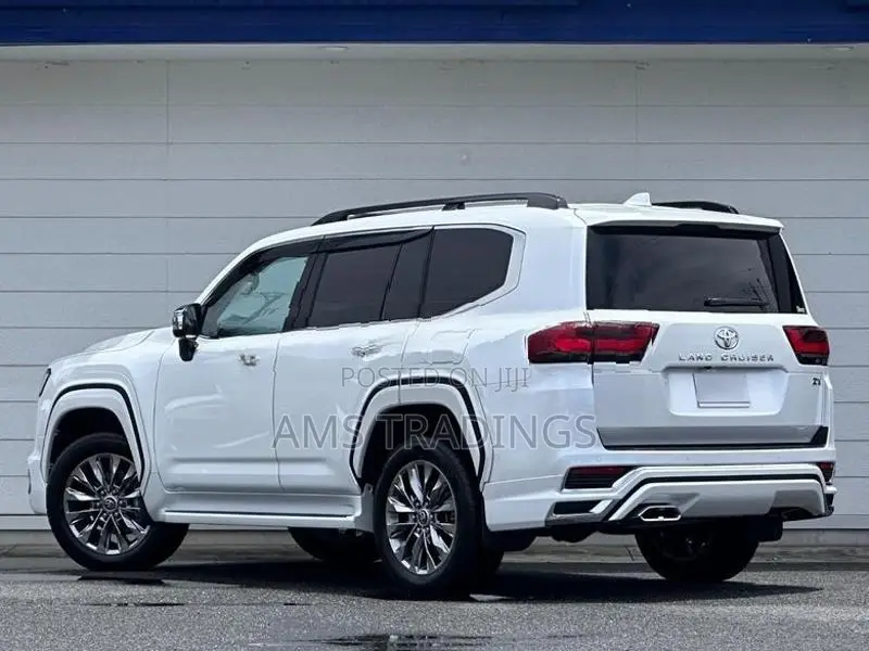 Toyota Land Cruiser 300 ZX 2025