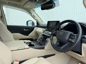 Toyota Land Cruiser 300 ZX 2025