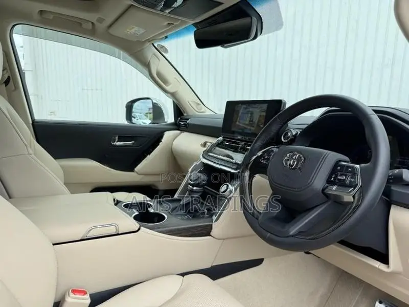 Toyota Land Cruiser 300 ZX 2025