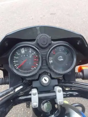 Bajaj CT100 2025