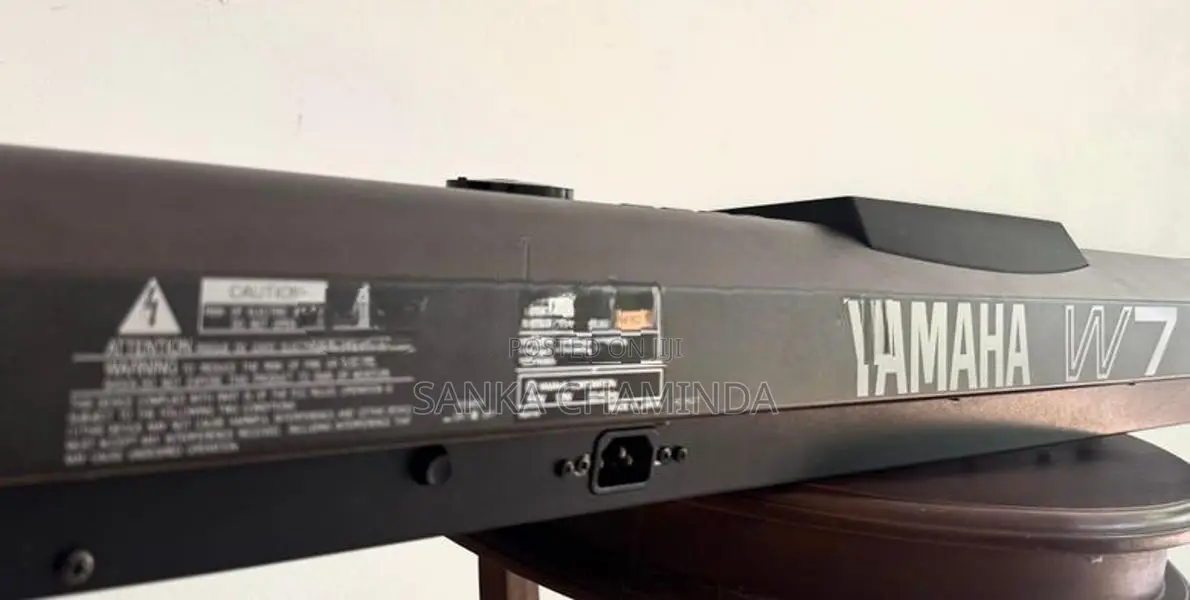 Yamaha W7 Synthesizer 1994