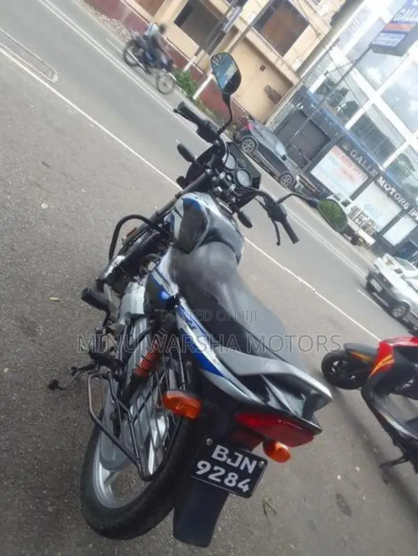 Bajaj CT100 2025