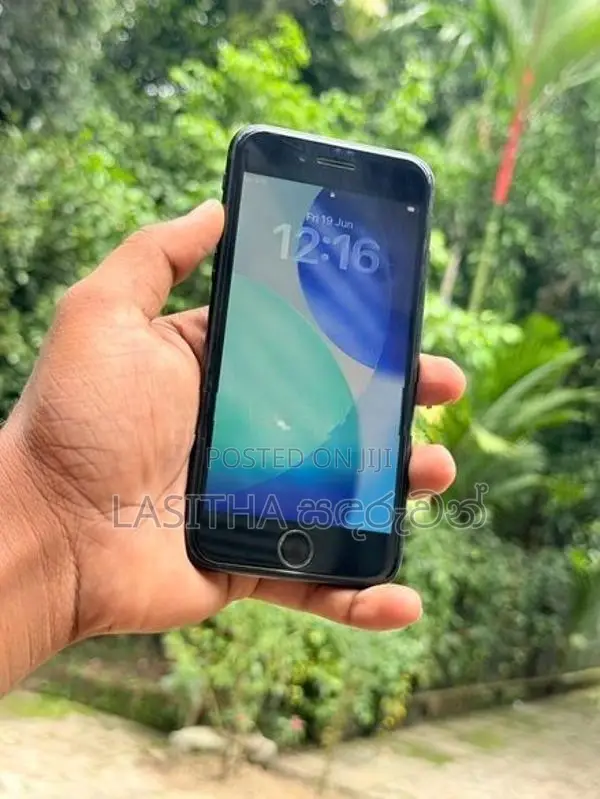 Apple iPhone SE 3 64GB (Used)