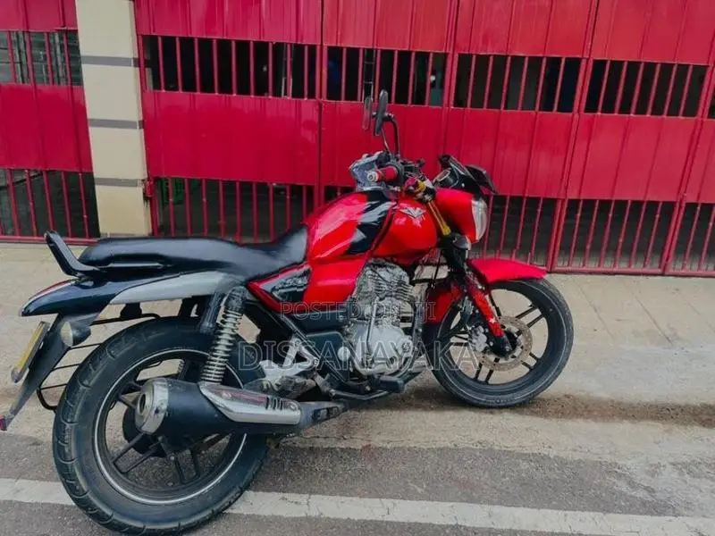 Bajaj V15 2018