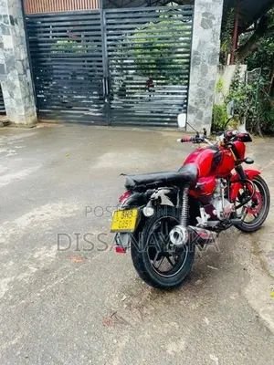 Bajaj V15 2018