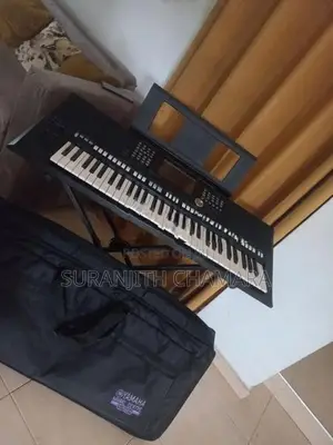 Yamaha PSR S 975 Keyboard with Stand