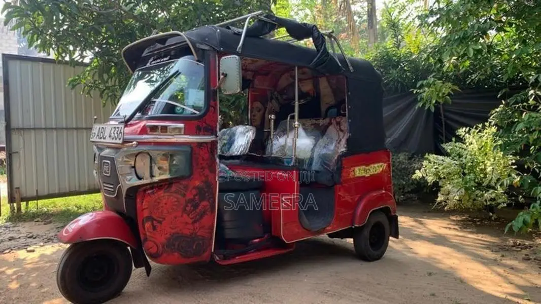 Bajaj RE 2016