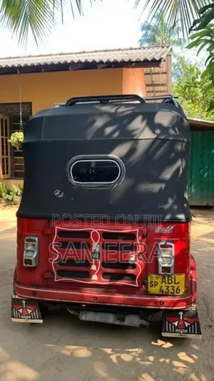 Bajaj RE 2016