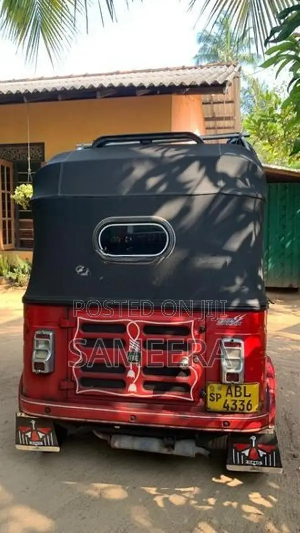 Bajaj RE 2016
