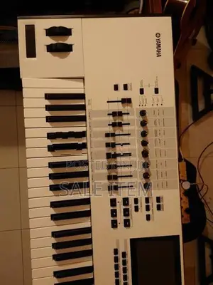 Yamaha Motif XF7 White Special Edition