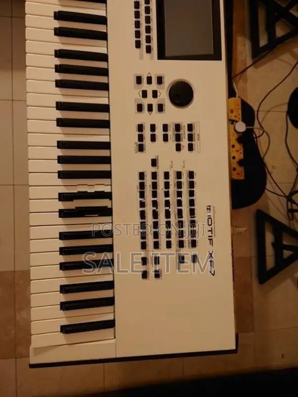 Yamaha Motif XF7 White Special Edition