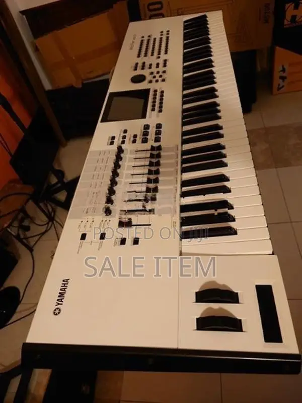 Yamaha Motif XF7 White Special Edition