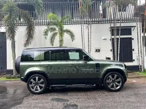 Land Rover Defender X-Dynamic HSE PHEV 2026