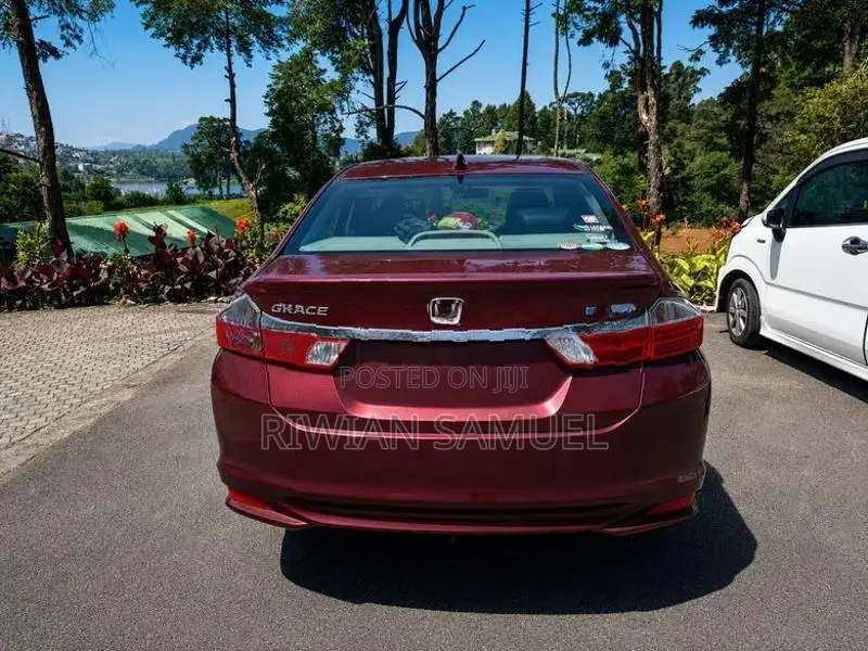 Honda Grace 2015