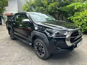Toyota Hilux Revo G Grade 2025