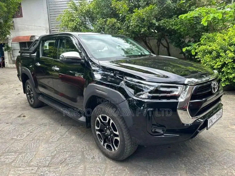 Toyota Hilux Revo G Grade 2025