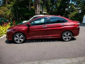 Honda Grace 2015