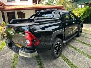 Toyota Hilux Revo G Grade 2025