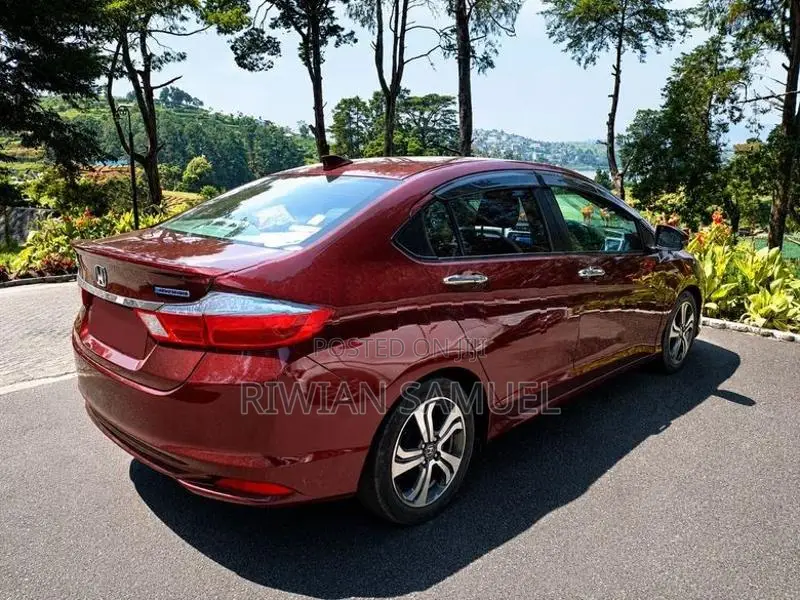 Honda Grace 2015