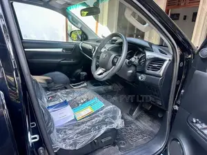 Toyota Hilux Revo G Grade 2025