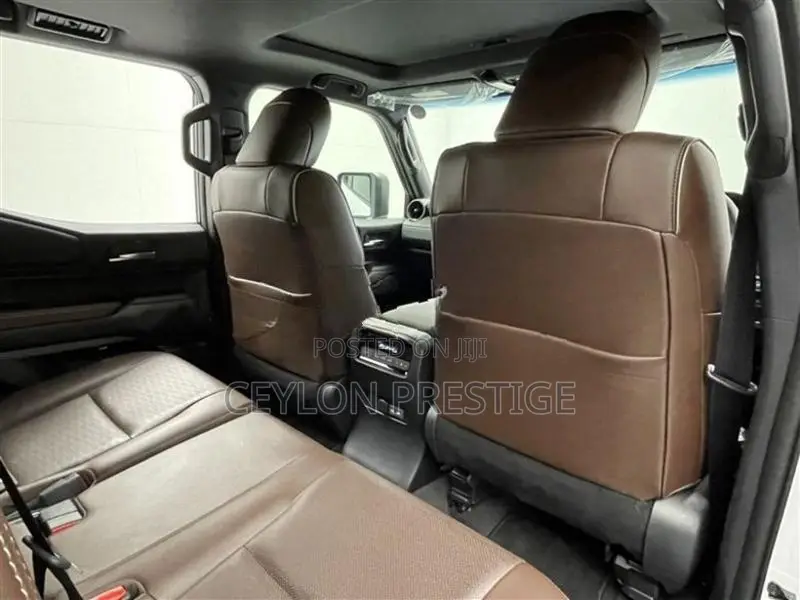 Toyota Land Cruiser Prado 2024