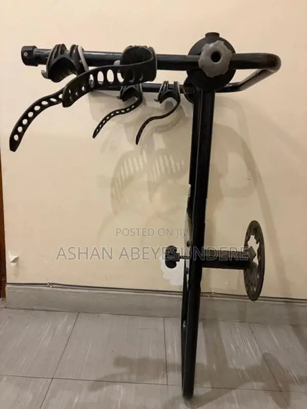 Cycle Carrier Fitting onto SUV Spare Wheel