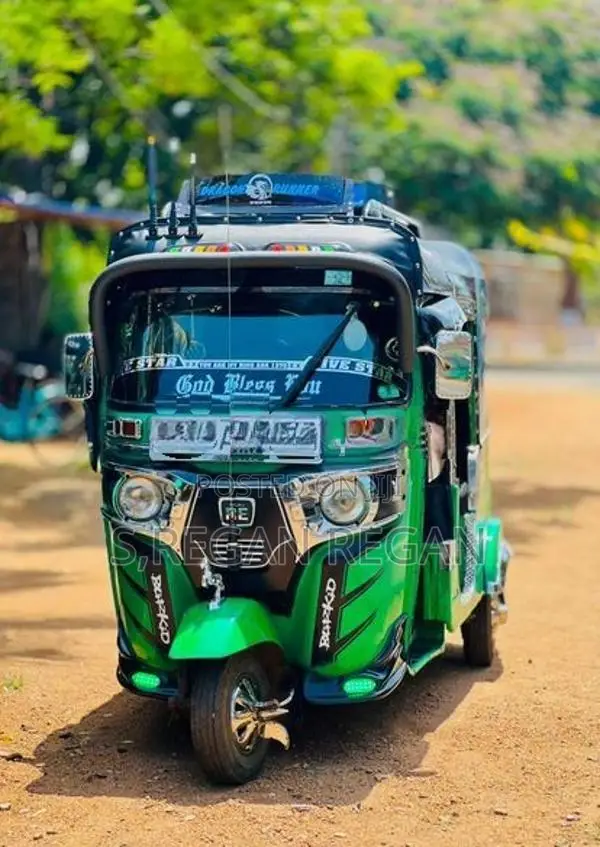 Bajaj RE 2015