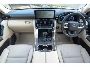 Toyota Land Cruiser 300 ZX Diesel 2025