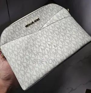 Michael Kors Jet Set Travel Bag