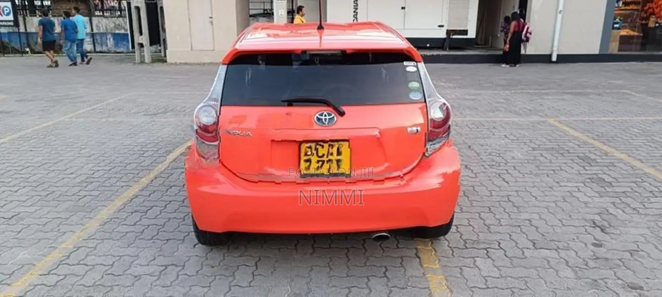 Toyota Aqua 2012