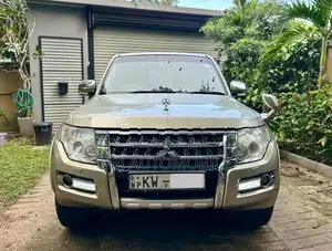 Mitsubishi Montero 2013