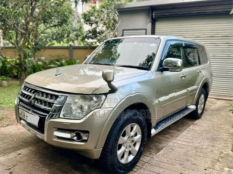 Mitsubishi Montero 2013
