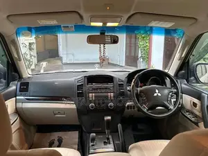 Mitsubishi Montero 2013