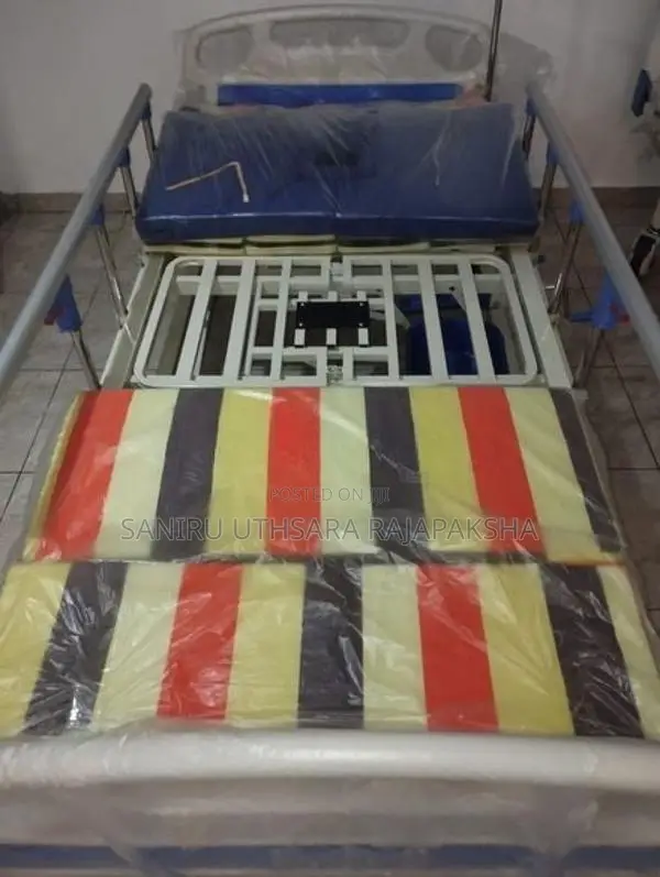 Four Functions Manual Hospital Beds with Sanitary Facilities