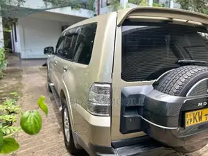 Mitsubishi Montero 2013