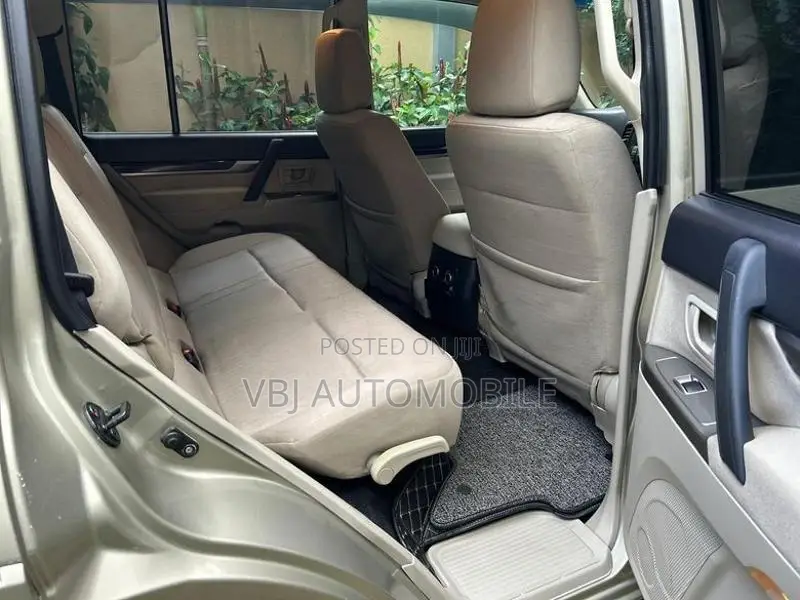 Mitsubishi Montero 2013