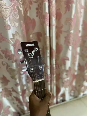 Yamaha F310 TB Japanese Accoustics Box Guitar