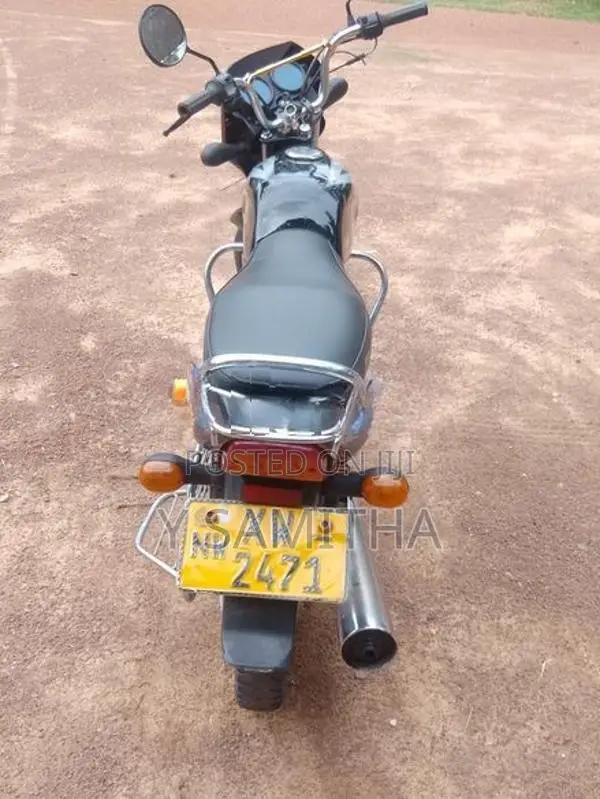 Bajaj CT100 2012