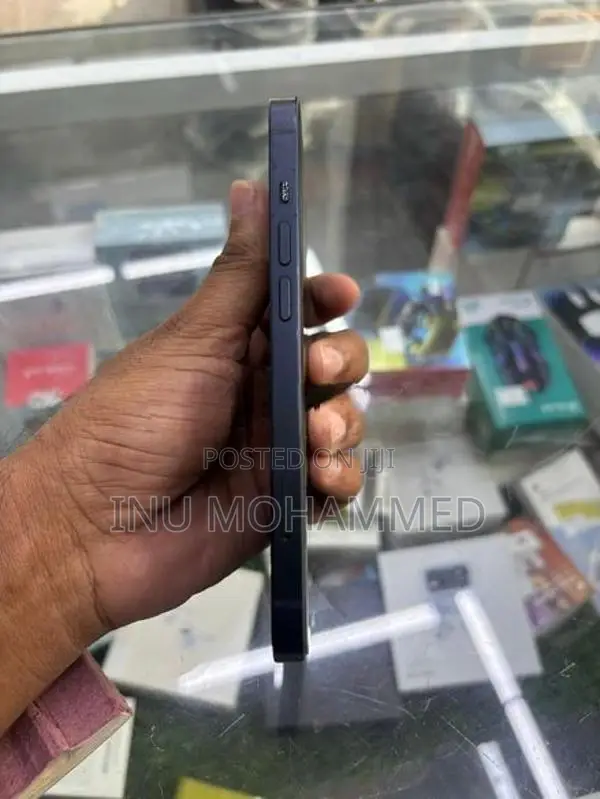 Apple iPhone 13 (Used)