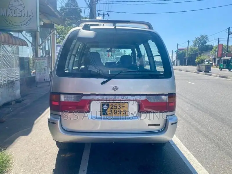 Nissan Serena VX AUTO 1995
