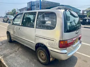 Nissan Serena VX AUTO 1995