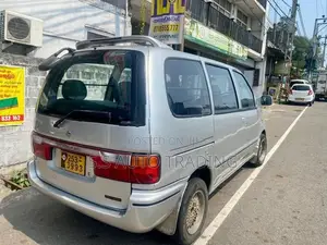 Nissan Serena VX AUTO 1995