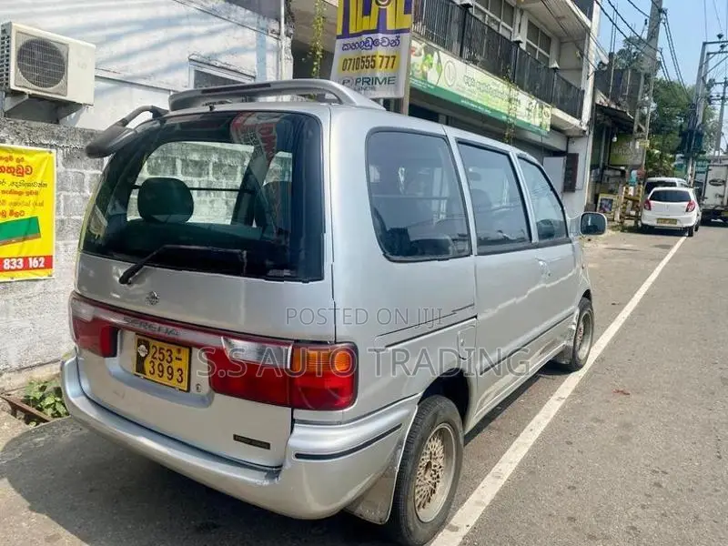 Nissan Serena VX AUTO 1995