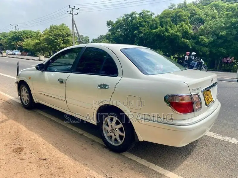 Nissan Sunny N16 SUPER SALOON 2000