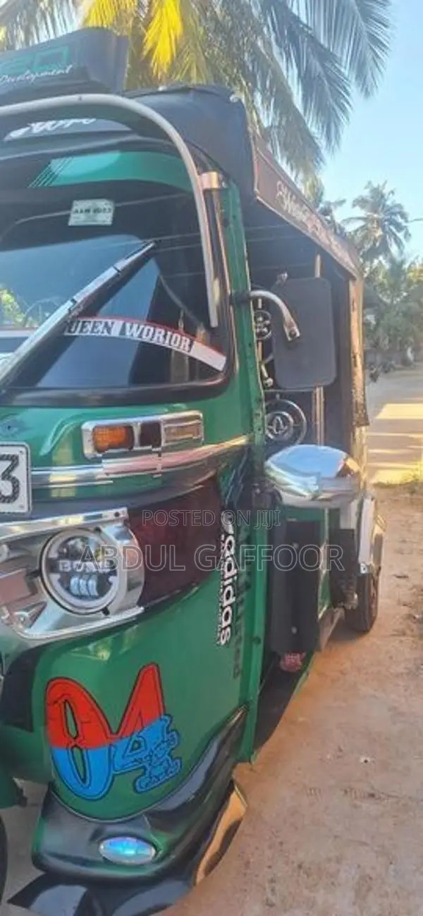 Bajaj RE 2015
