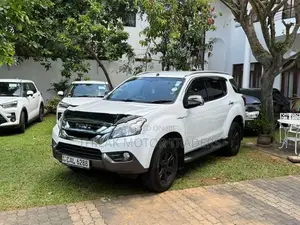 Isuzu MU-X 2015