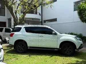 Isuzu MU-X 2015