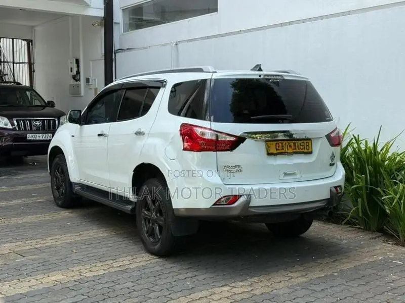 Isuzu MU-X 2015